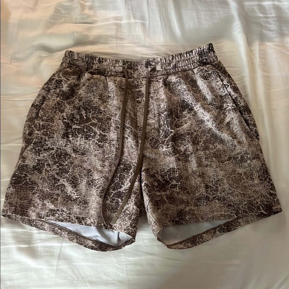 Men’s Lululemon Brown and Tan Patterned shorts